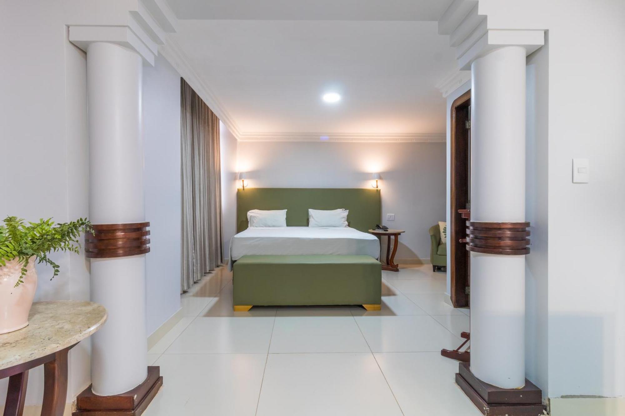 Umuarama Plaza Hotel Goiânia Exterior foto